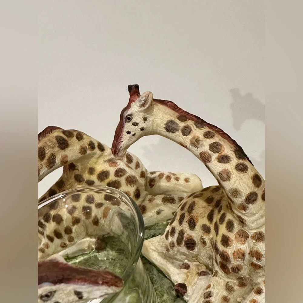 Circle Of Four Giraffes Resin Candle Holder With Glass Votive (0003990) - Picture 2 of 8